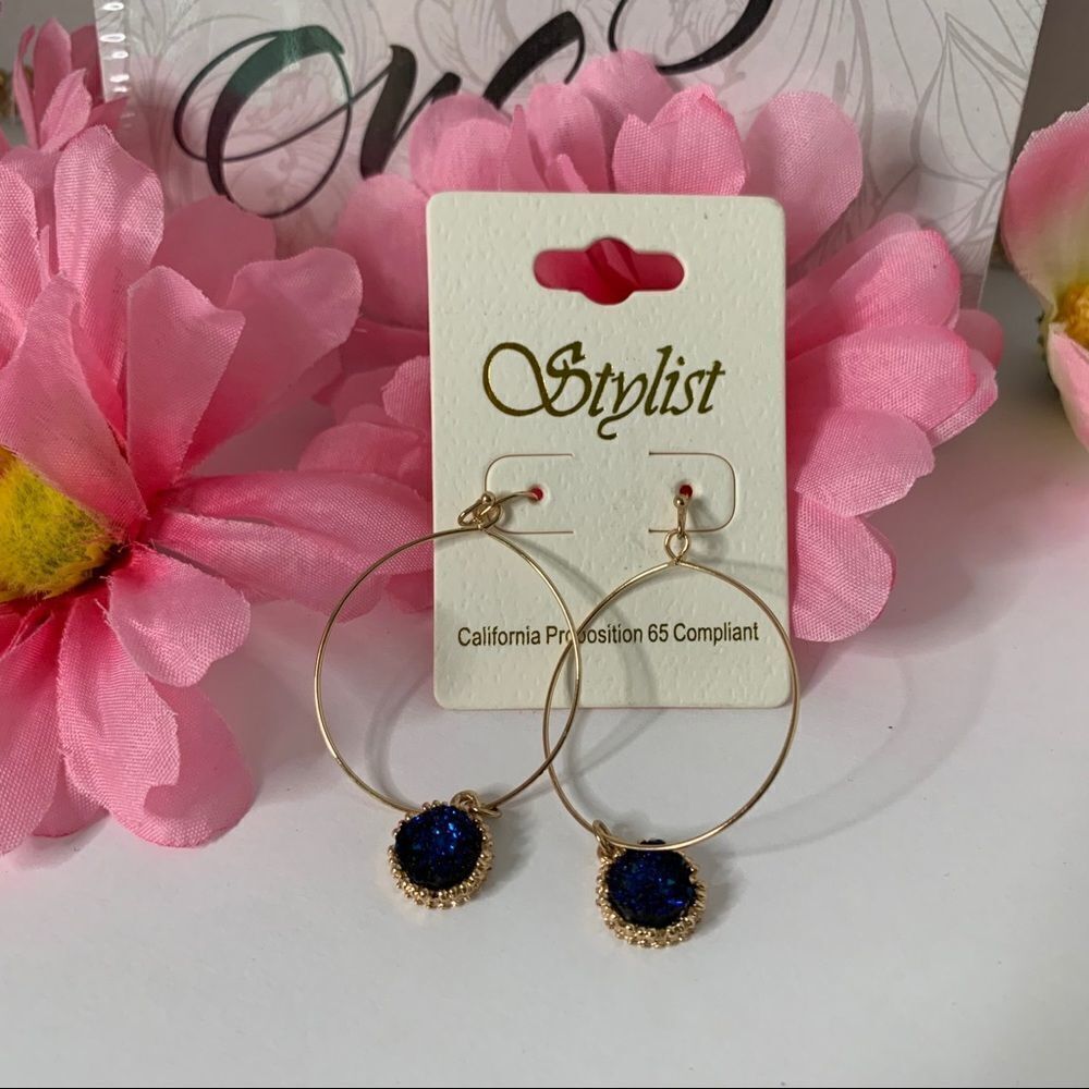 Stylist gold hoop earrings